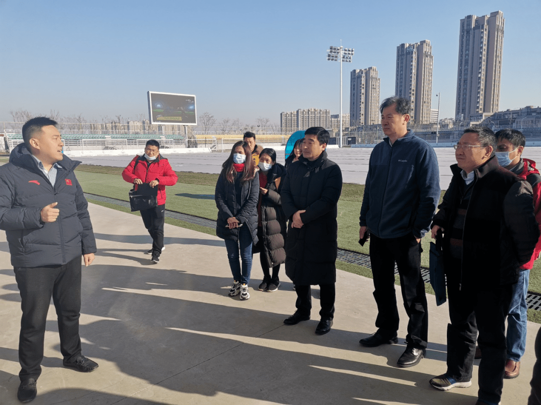 广州市体育局来青调研青少年足球训练基地‘开云电竞’(图2)
广州市体育局来青调研青少年足球训练基地‘开云电竞’(图2)