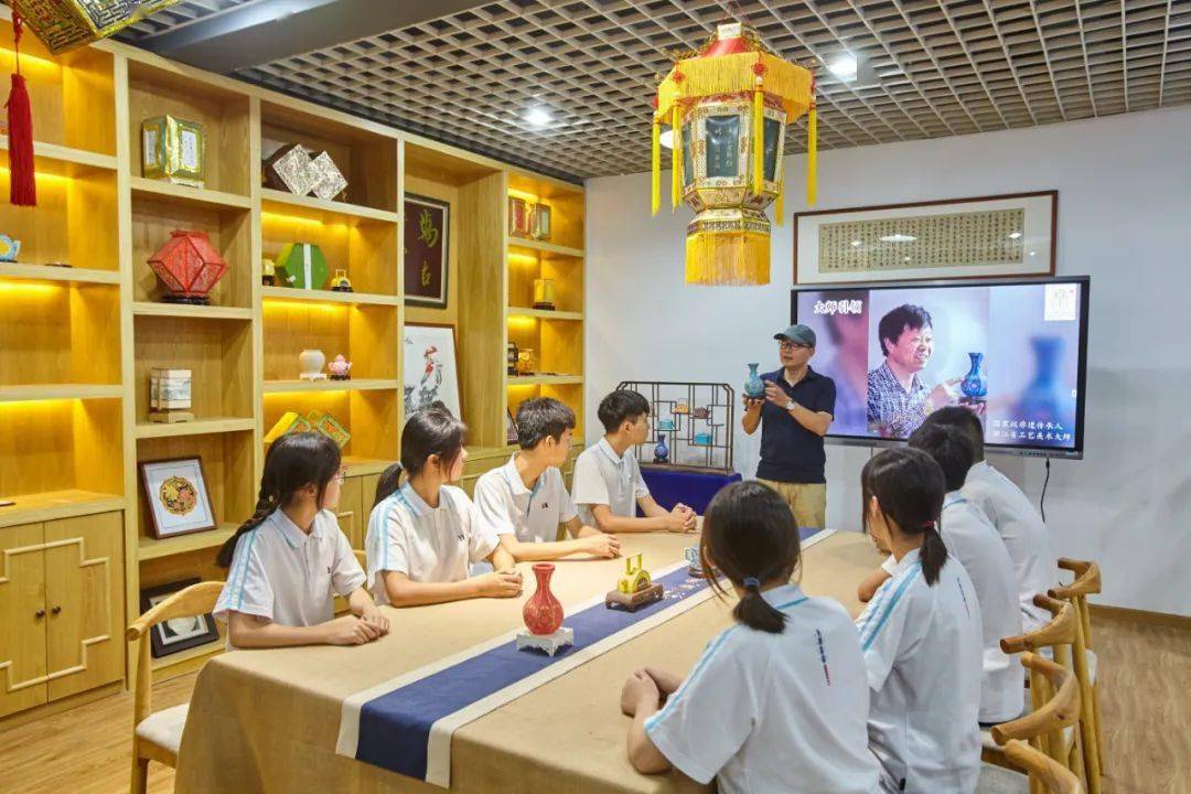技能大师 传承基地,融非遗传承于工作室制建设