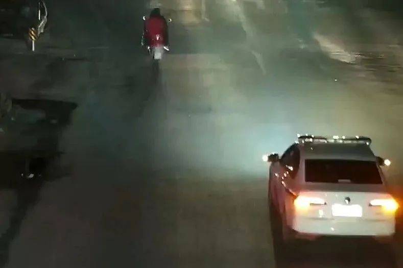 警灯照亮了回家的路！