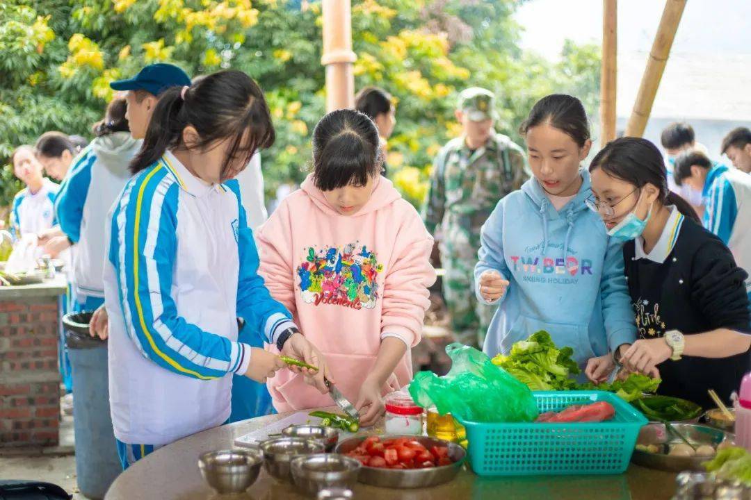 松湖实中研学课程体验式劳动研学让成长自然发生