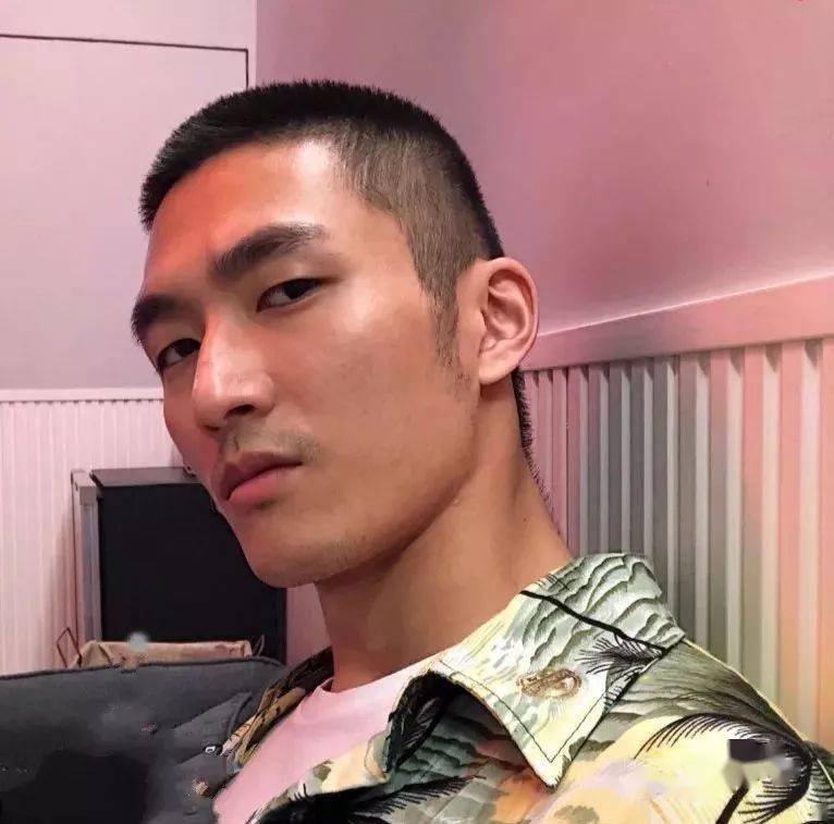 剪寸头得男生真的是太帅了
