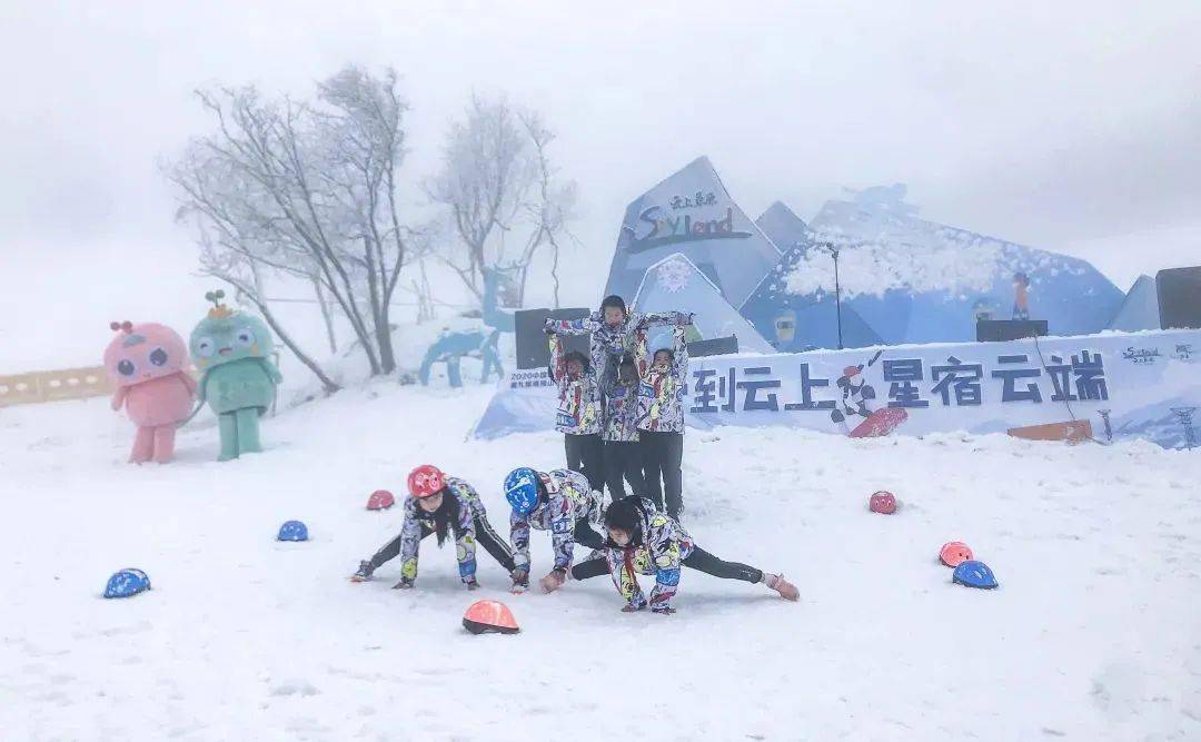 12.18 云上草原滑雪场开板节嗨翻天-搜狐大视野-搜狐新闻