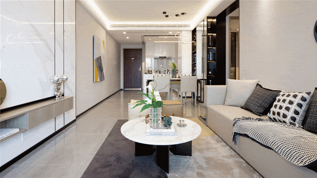 5米的面宽,客厅与南向阳台相连,主次卧双飘窗设计,拓宽使用空间.