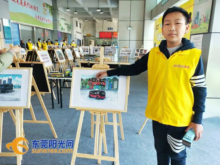 13岁少年自制逾700辆迷你公交梦想是为东莞设计公交车