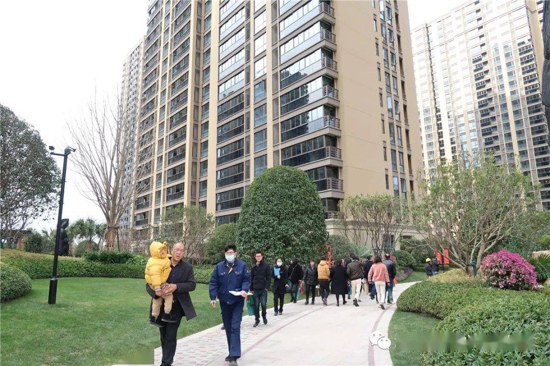超级社区百万方全景呈现万和苑盛大交房