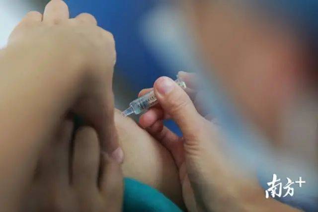 接种照片和细节来了广东一地启动新冠疫苗接种
