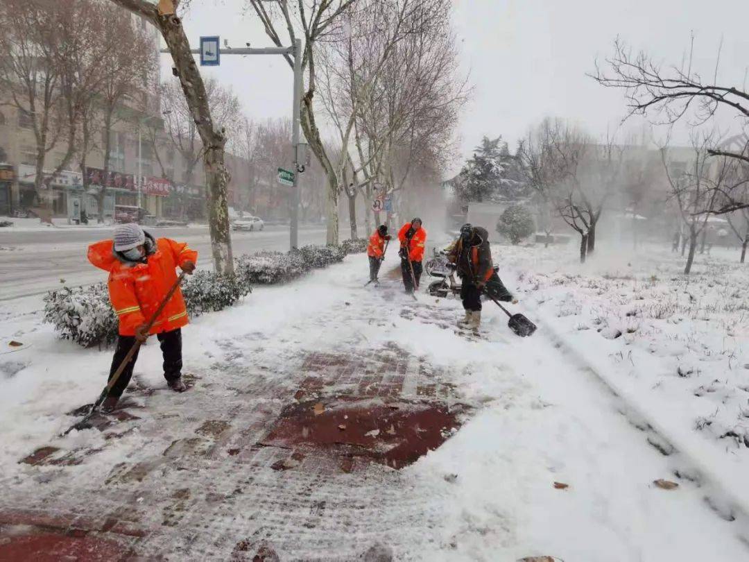 住建局迅速行动应对雨雪恶劣天气