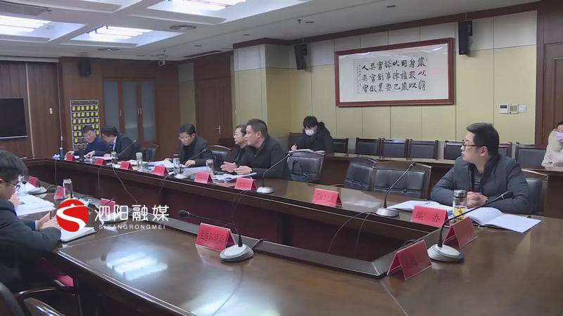 出席泗阳县委十二届十七次全会人员展开分组讨论