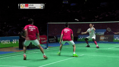 羽毛球必须学会借力卸力,才是羽毛球中的高手!