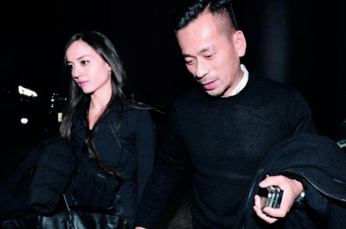 洗米华与儿子合体秀肌肉洗米嫂火速点赞继子忽略洗米华