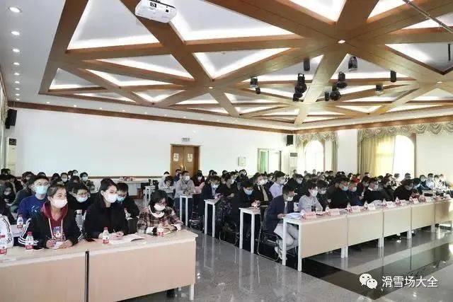 冬季办公时间 835d6090f9ca4df7bcf91a14baacda51.jpeg