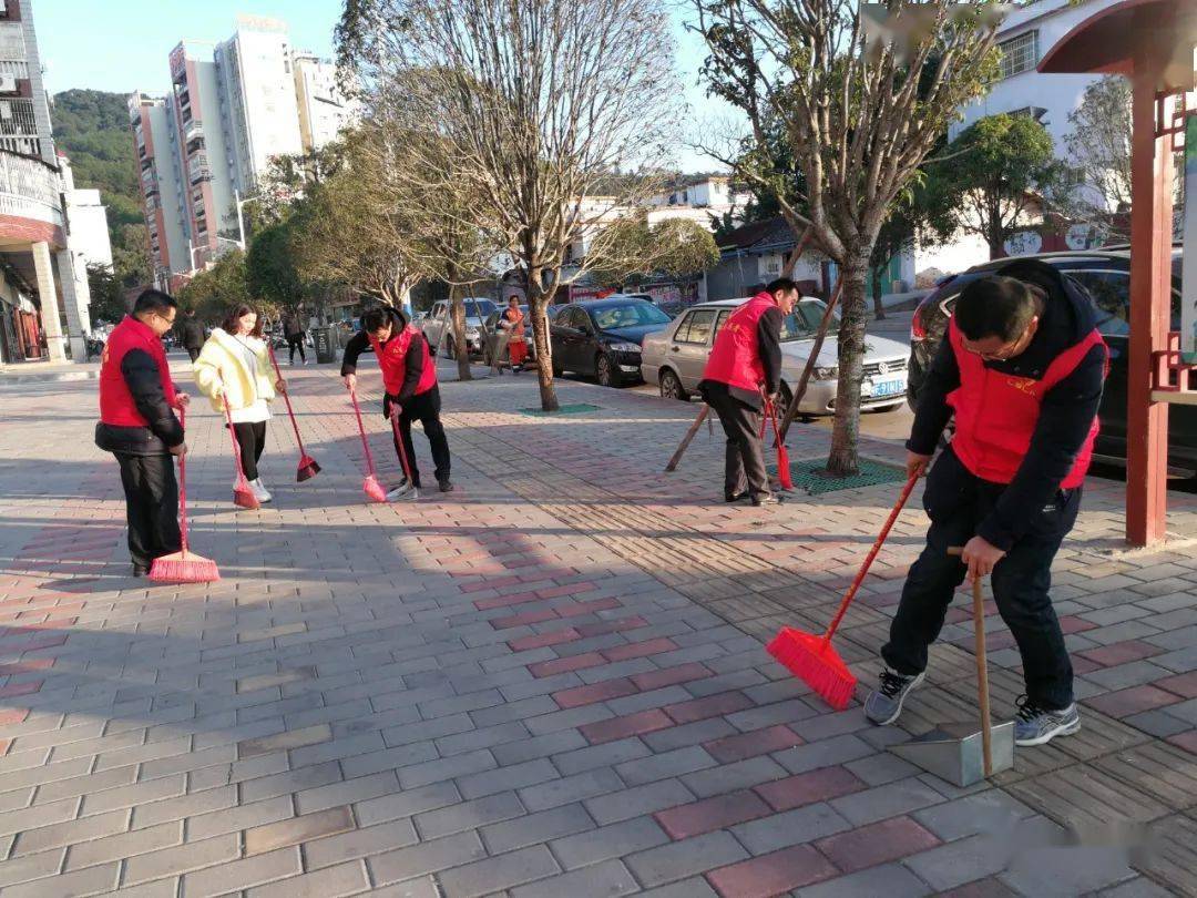 县实验学校开展环境卫生大扫除喜迎新年活动.