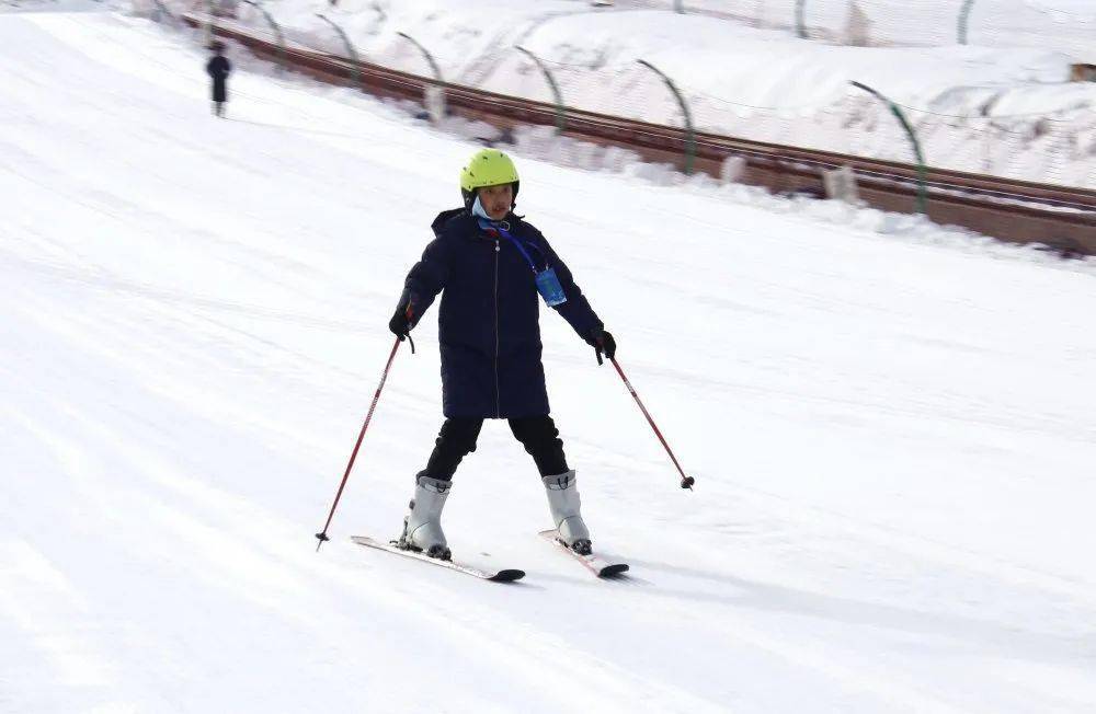 易县第二届冰雪运动会真冰实雪项目比赛在狼牙山滑雪场胜利闭幕