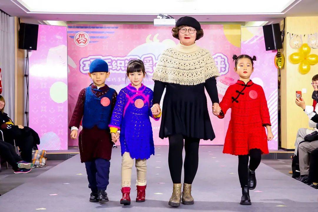 中国风服装,巧手妈妈们将五千年的灿烂文化融入到其中,诸如立领,盘扣