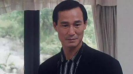 第一名:李小龙李小龙的出现打破了之前功夫动作片的虚假以及香港明星