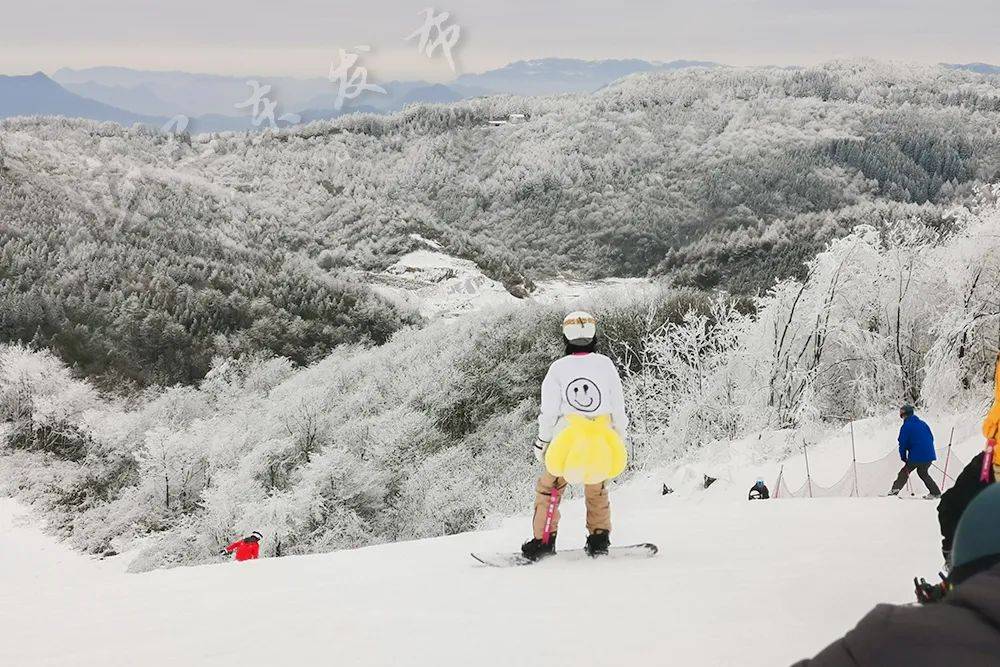 速度与激情 | 这个冬天,巴东绿葱坡滑雪场嗨翻了