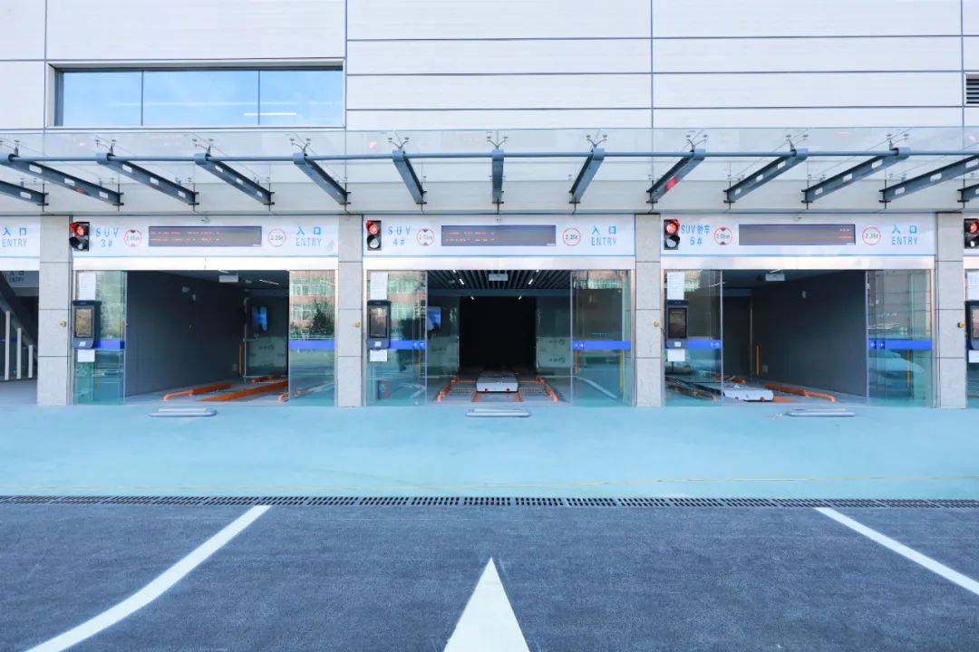 学府街智能停车楼建成启用!60秒可完成停车或取车