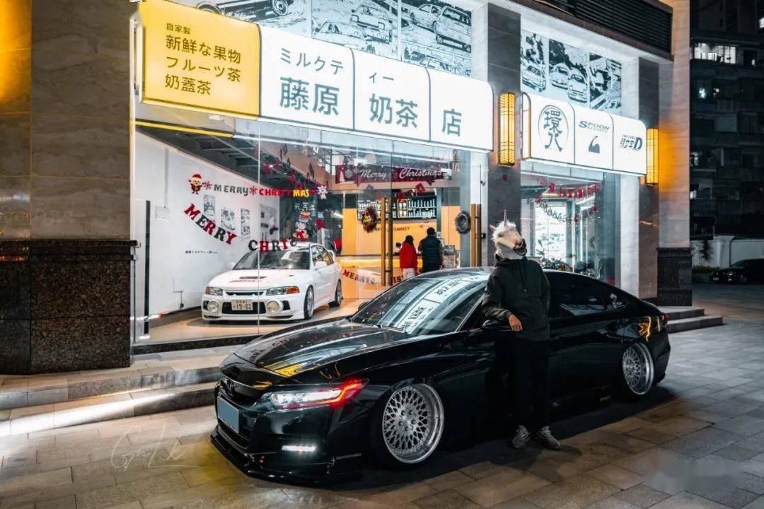 黑西配亮皮鞋,10代雅阁也可以是优雅的西装绅士
