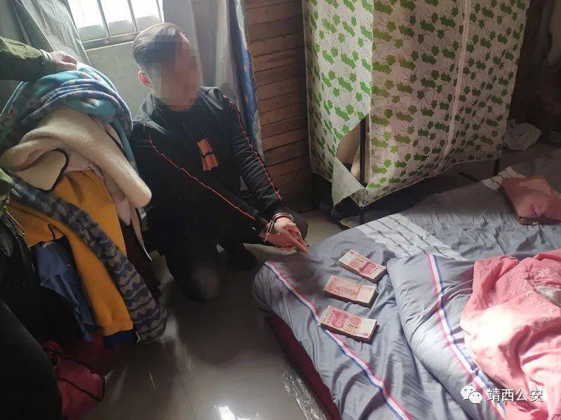 靖西一市民其将车停在吞盘乡某小学门口,放在副驾驶位上的现金共10万