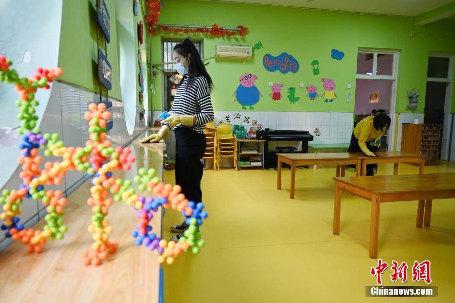 石家庄进入战时状态 探访当地学生上学情况