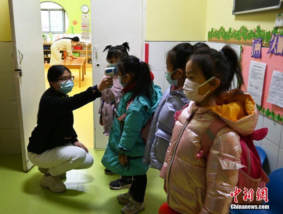 石家庄进入战时状态 探访当地学生上学情况