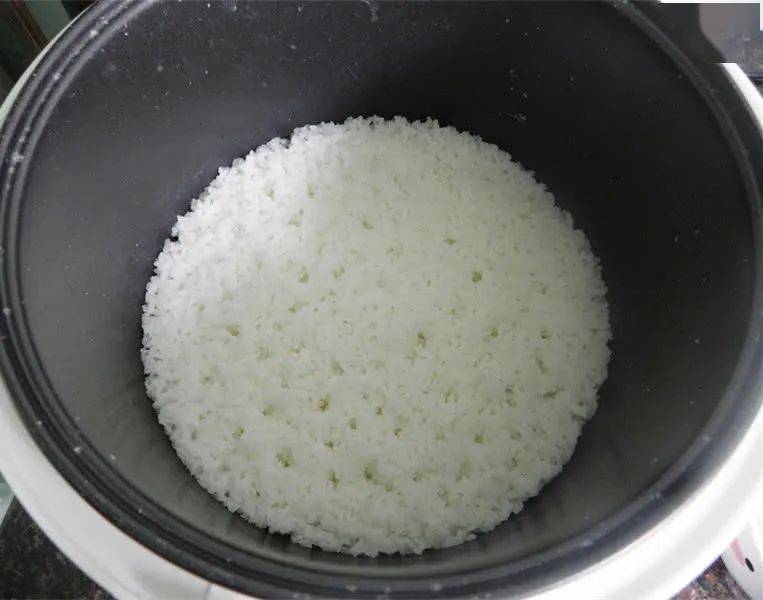 蒸米饭比例是淘米之前的比例吗 3ec032432b3d49e3a06d06535be69113.jpeg