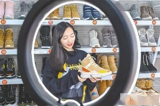 雪地靴品牌排行榜_自主创牌逆势增长夏末电子商务有限公司致力打造潮流雪地靴