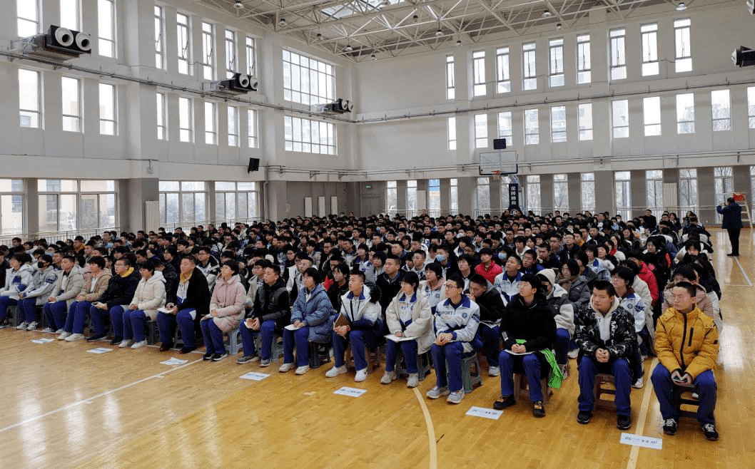 济南中学唐冶校区举办高一年级职业生涯规划讲座