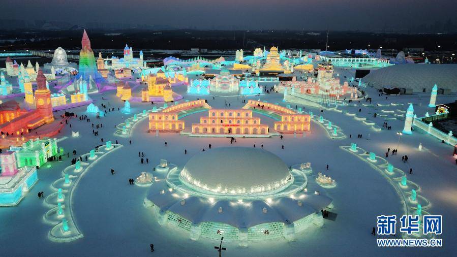 这是2021年1月4日拍摄的哈尔滨冰雪大世界局部(无人机照片).