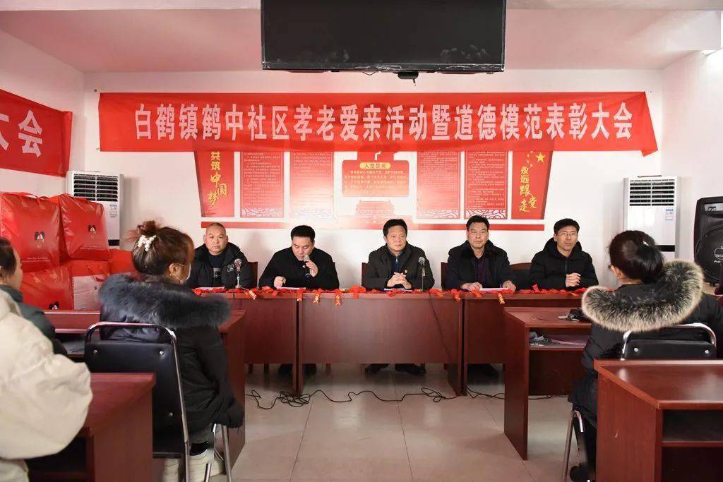 充分发挥群众身边先进典型的示范引领作用,1月6日上午,孟津县白鹤镇鹤