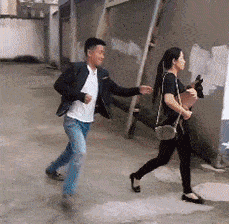 原创
开心一刻:闺女让我给她扎小辫,手残的我给她扎的像个刺猬!