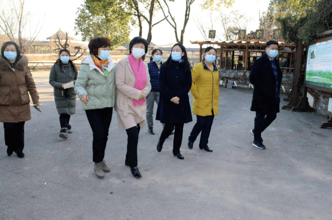 市妇联党组书记,主席叶文静,江夏区副区长曾建辉,省妇联办公室主任