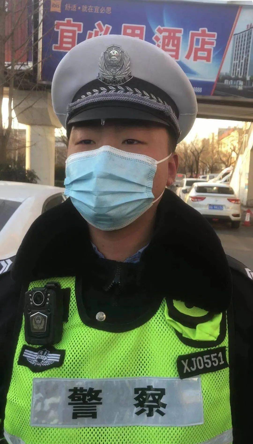 12℃执勤,帽子结冰,网友称:永城最帅交警