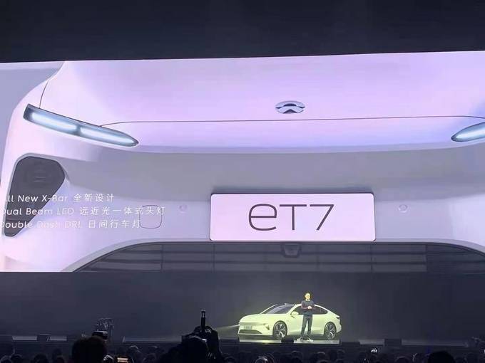 威来第一辆车ET7亮相!150千瓦小时的电池组是亮点