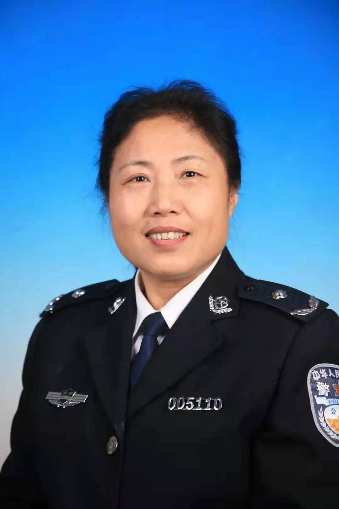 【喜迎警察节】警察母亲写给警察儿子的诗_冯白翎