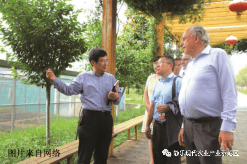 静乐县委书记王昕亲自到场,聘请郭锐教授为静乐农业示范区总顾问