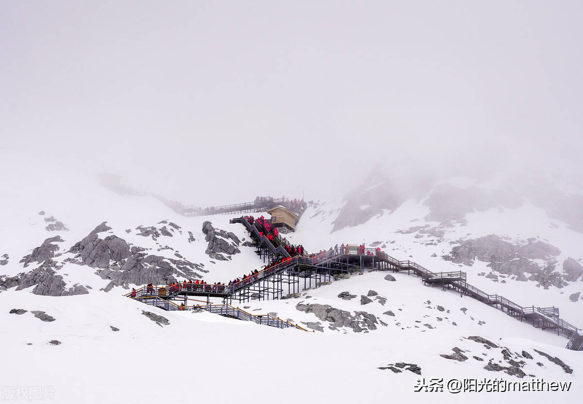 摄影组图:大雪纷纷,玉龙雪山冰凝雪积风景美