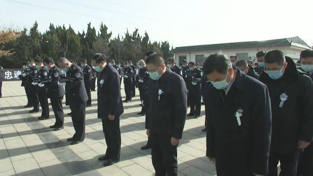新泰42岁民警卢保田因公牺牲_手机搜狐网