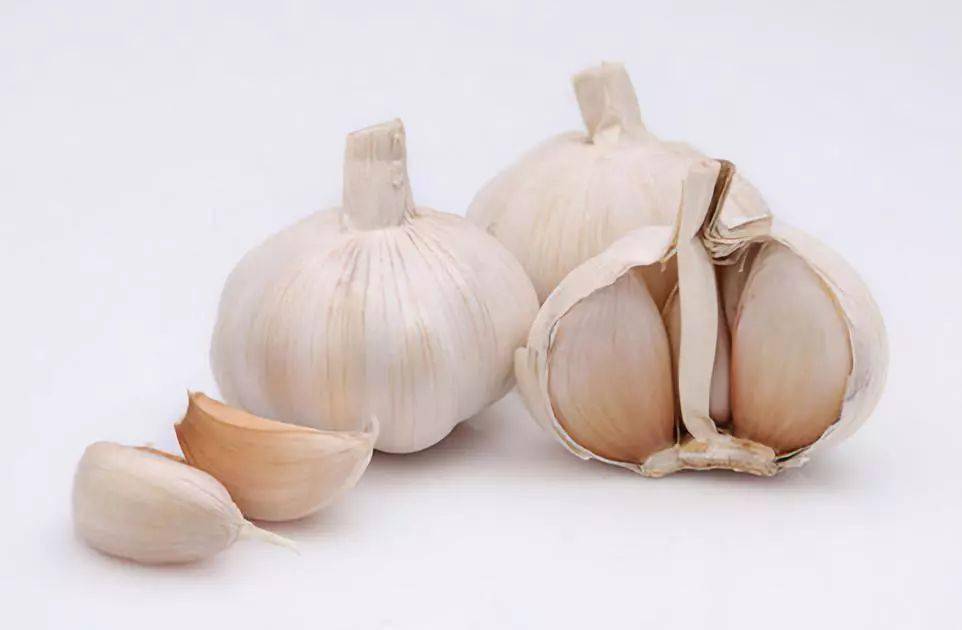 怎么快速的剥大蒜 e75f80b4d6d44f7ea98476cfb9ab47c8.jpeg