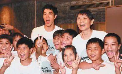 他曾被禁止写歌,如今凭什么登上乐坛顶流_王力宏
