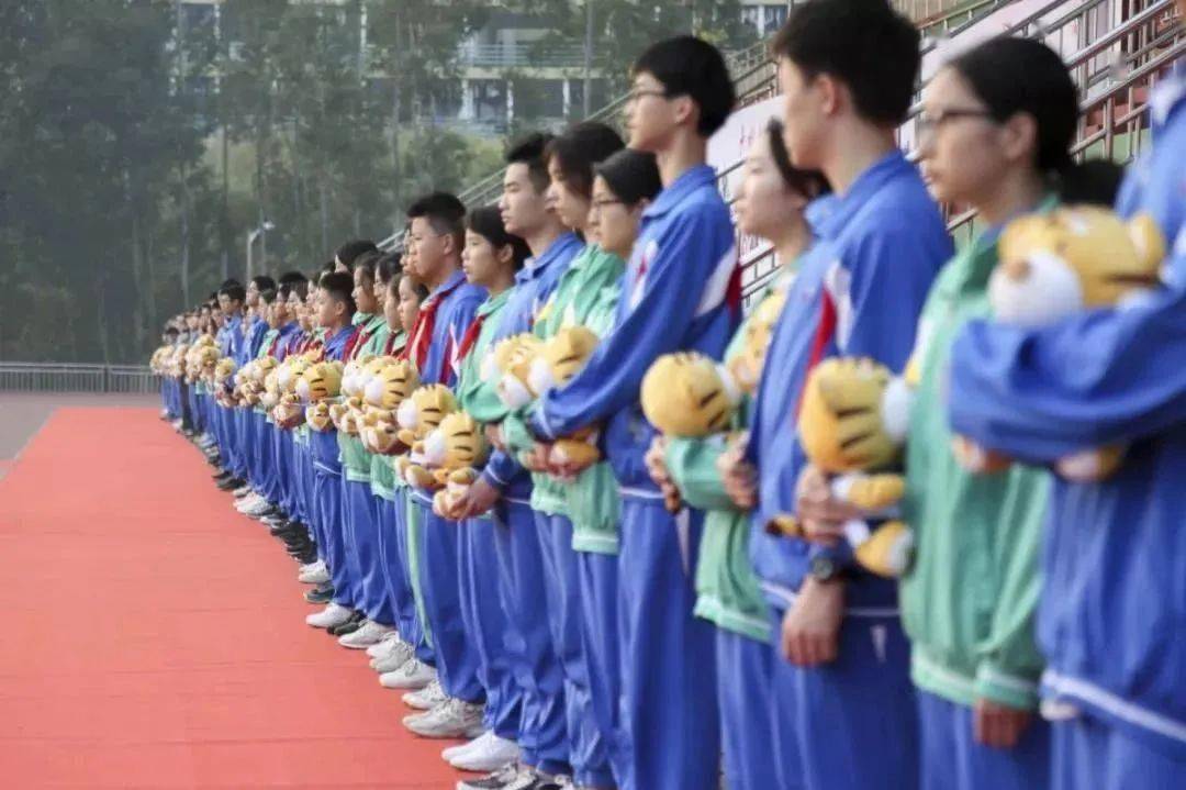 29所学校的  冬季校服 来看一下 哪所学校的校服亮瞎你的眼 华附