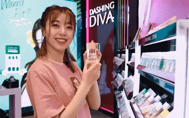 宋祖儿最近在《beauty小姐》节目上也介绍了dva的贴片,就像她说的,女