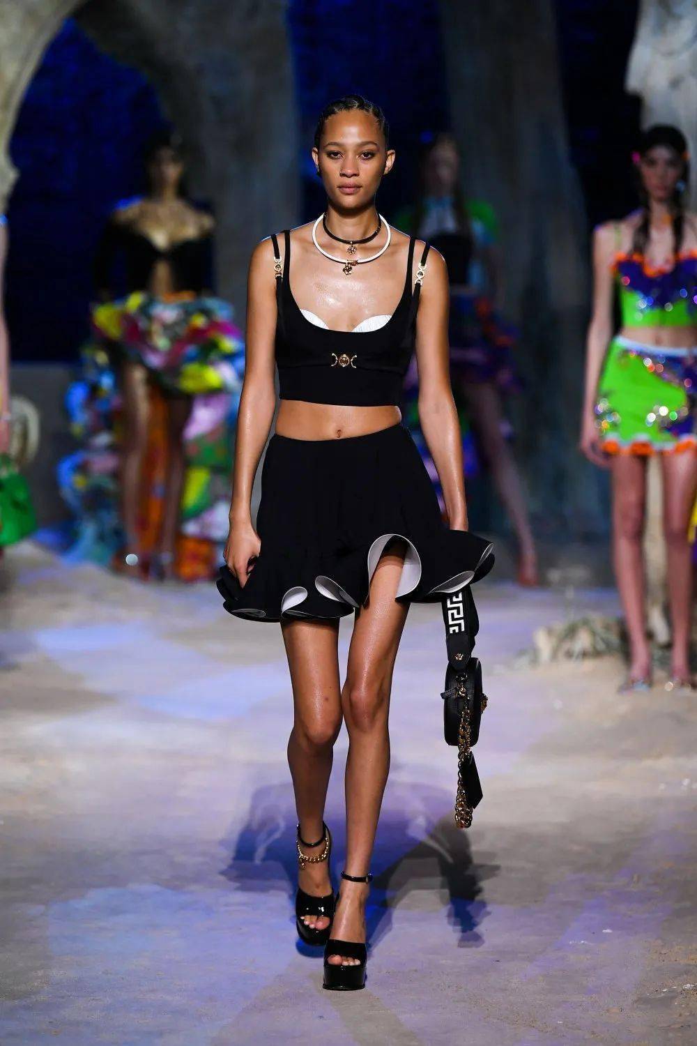 versace(范思哲)2021春夏时装秀!