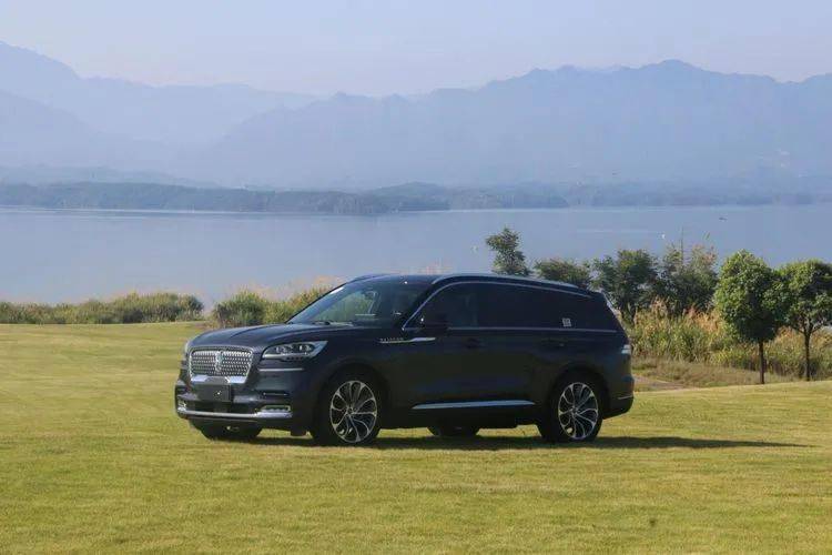 不要等Q7降价。不如看看这两款预算70万的SUV。都是豪车,只有50万裸车
