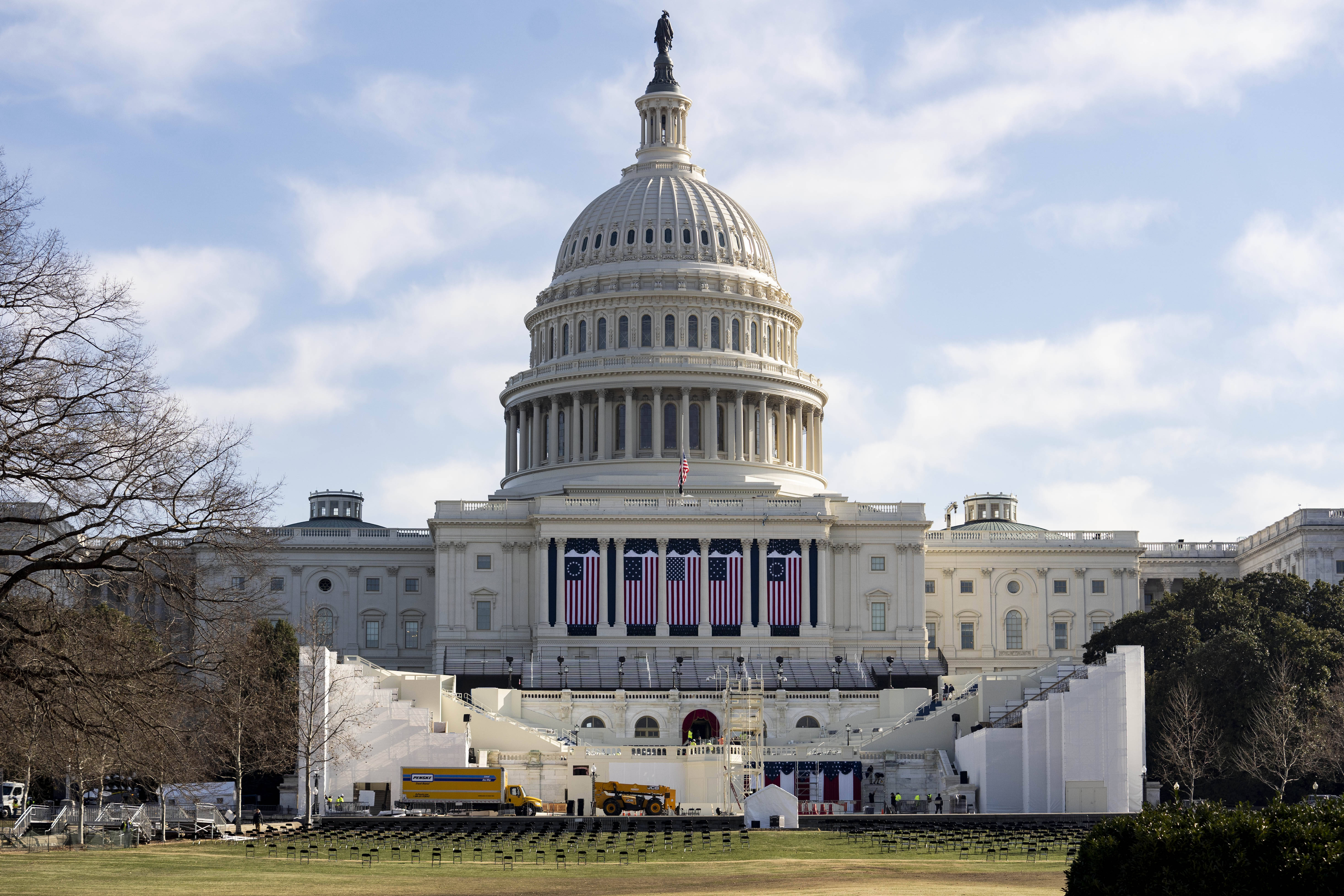 这是1月13日在美国首都华盛顿拍摄的国会大厦.