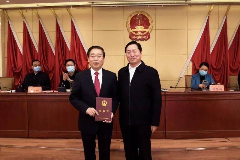 院长戴景月,市人民检察院检察长张尚震,市监察委副主任程常青列席会议