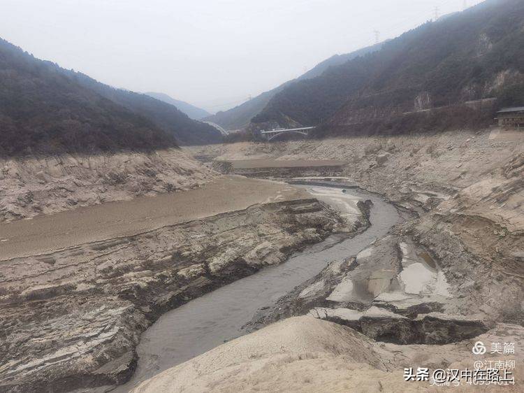 十余年未见汉中褒河水库水放干后啥样