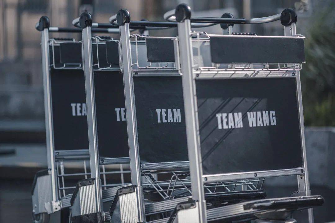 jackson王嘉尔分享teamwang新系列设计理念并拆解popup创意空间