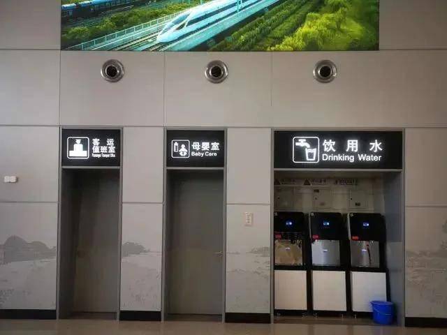 站台 ▲牛河梁站位于辽宁省凌源市 ▲京沈高铁牛河梁站检票口
