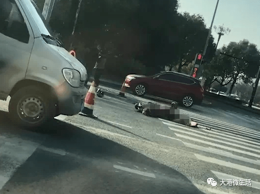 ▽帖子内容▽ 镇江智慧大道纬三路附近  发生车祸,现场车祸看上去